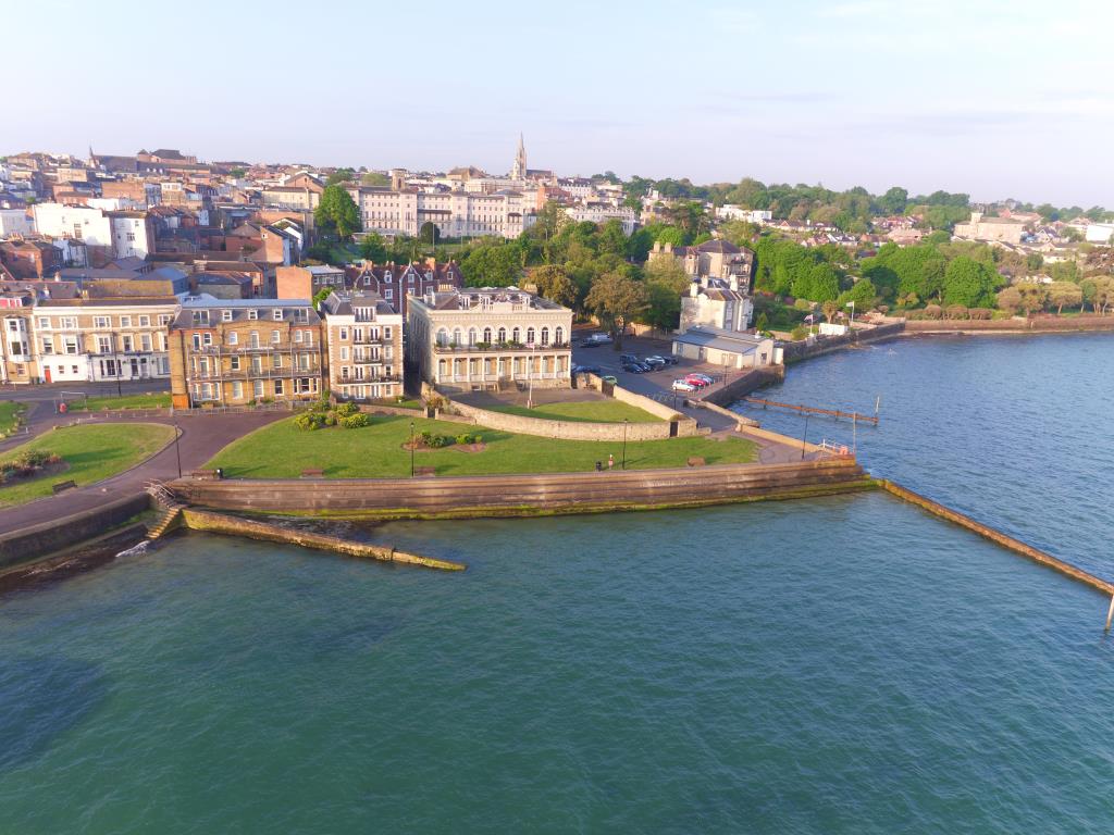 Lot: 47 - FREEHOLD FOUR STOREY WATERFRONT BUILDING WITH POTENTIAL - Library picture from The Solent Side of the Building